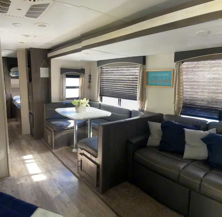 Living area. Shasta Oasis 2021