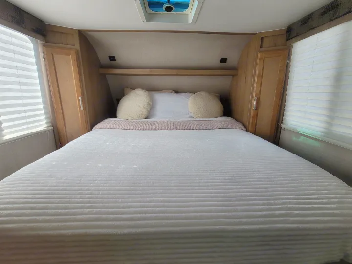 Queen. Winnebago Micro Minnie 2020