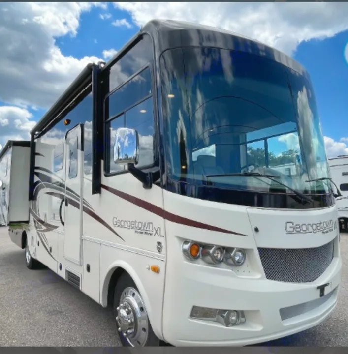 Spacious cream Georgetown XL Class A RV, ready for an rv rental adventure.. Georgetown XL 2015