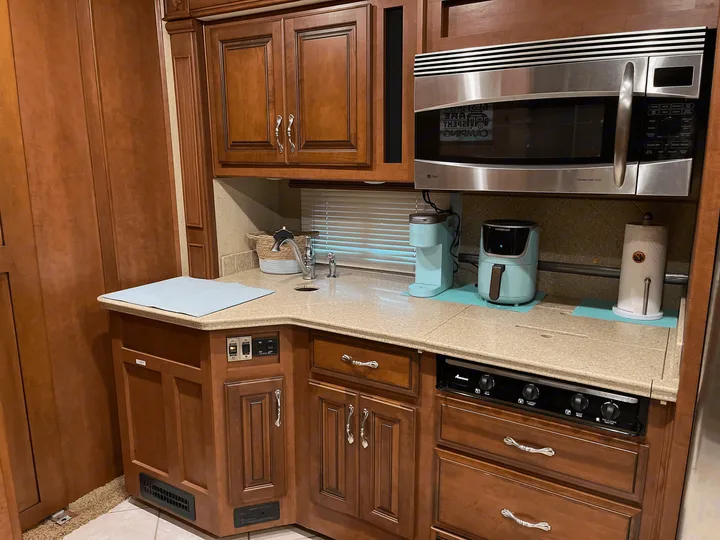 Stove Top, Microwave, Convection, and Full Fridge. Fleetwood Discovery 2011