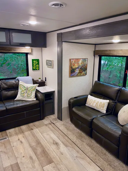 Enjoy a cozy rv rental experience! Spacious interior with recliners, wood floors, & green forest views.. Dutchmen Aspen Trail 2022