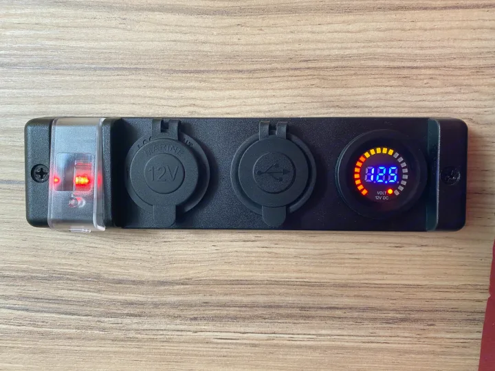 RV rental 12V power panel: fuse, marine socket, USB charger, and voltmeter showing 12.9V. Essential for charging needs.. Renault TRAFIC 2023