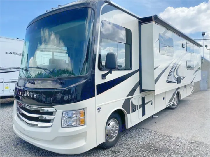 Huge Visibility Front Windshield. Jayco Alante 2023