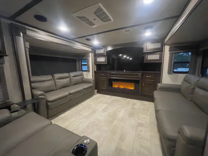 Grand Design Momentum 2019