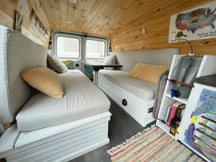Ford Econoline 150 2007