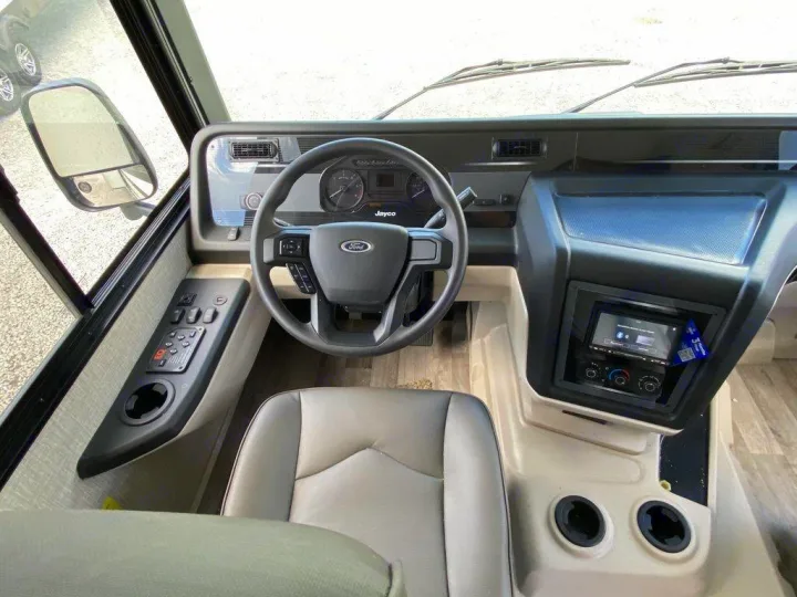 Driver Station and Controls. Jayco Alante 2023