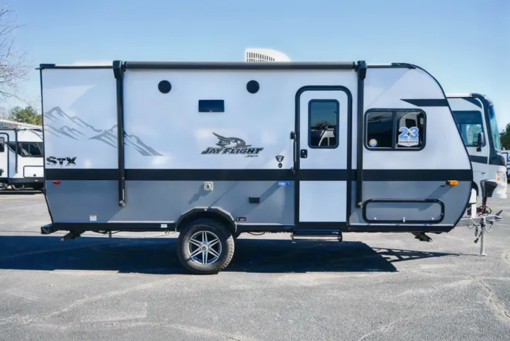 This modern Jay Flight STX travel trailer, ideal for your next rv rental, is ready for outdoor adventures.. Jayco Jay Flight SLX STX Edition 2022