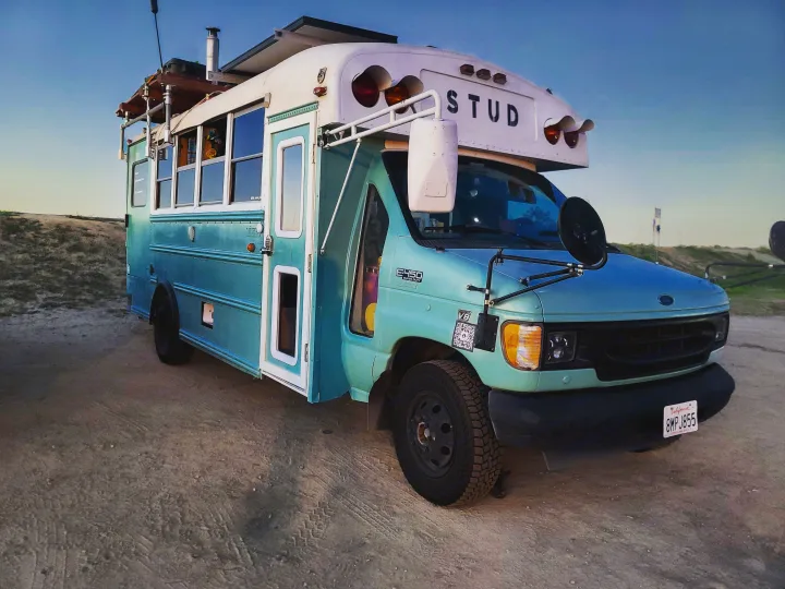 ford Mid Size Bus 2002