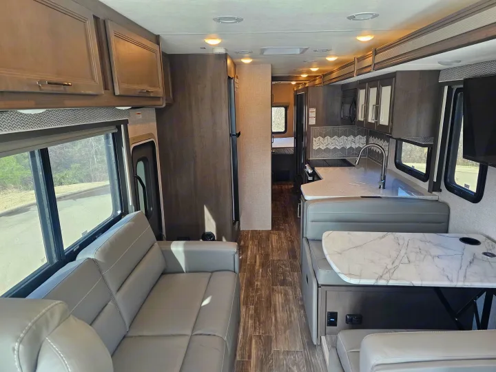 Thor Motor Coach Hurricane 2024