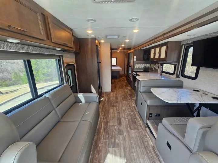 Thor Motor Coach Hurricane 2024