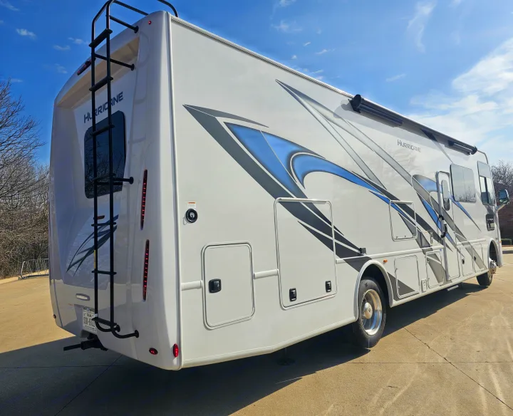 Thor Motor Coach Hurricane 2024
