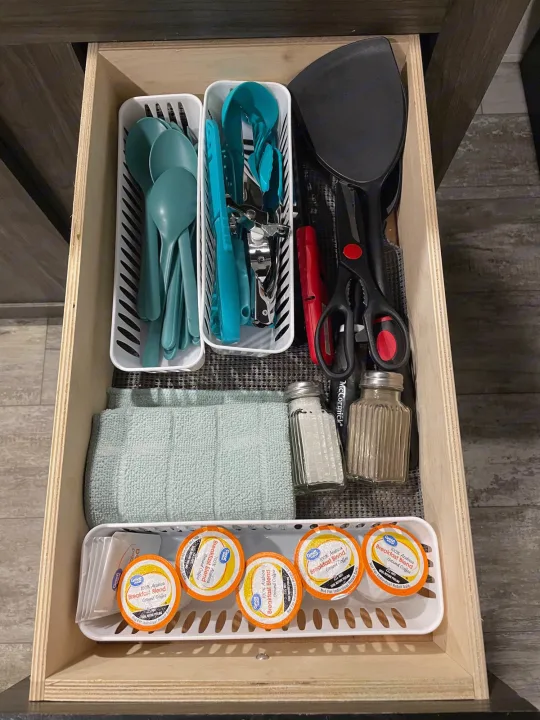 Cooking utensils . Highland Ridge RV Open Range 2019