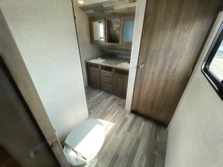 Crossroads RV Zinger 2020