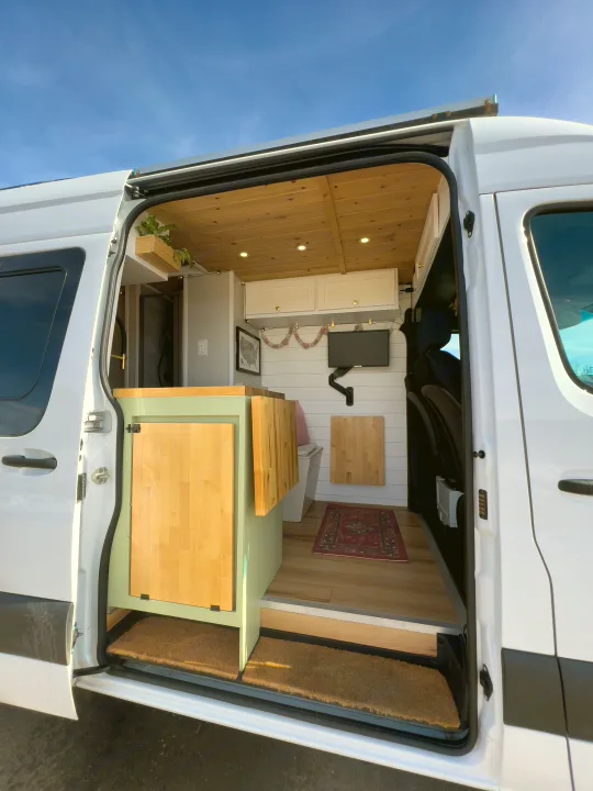 Space for shoes under pull down table. Mercedes-Benz Sprinter 2021