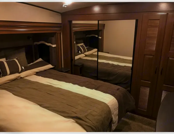 Master bedroom. Jayco North Point 2016