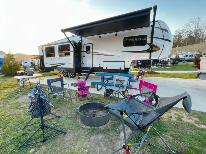 Spacious RV rental campsite with a large fifth-wheel, chairs, picnic table & fire pit for relaxing camping evenings.. Keystone Sprinter 2023