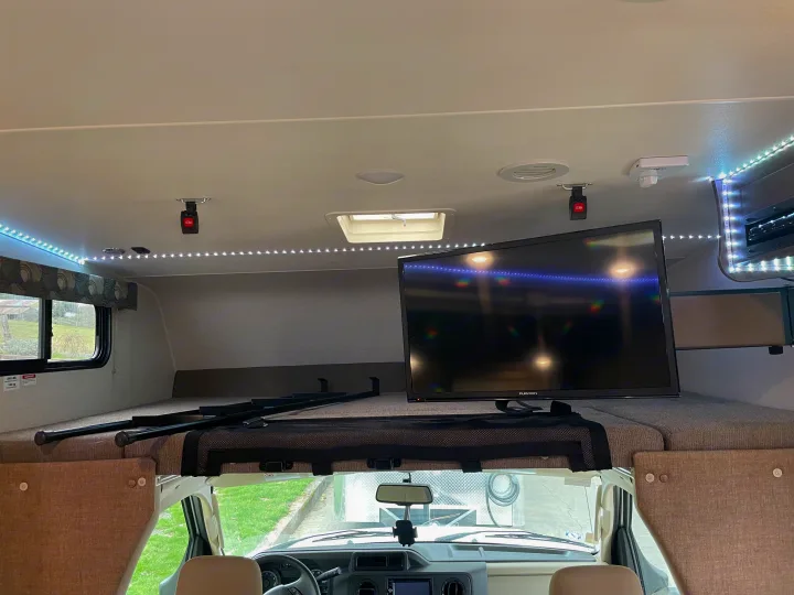 TV swivels out to angle at seating. Forest River Coachmen Freelander 2018