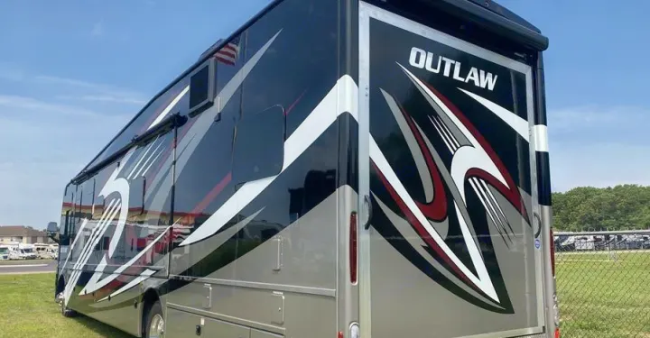 Stunning black, grey, and red 'Outlaw' motorhome for rv rental adventures. This large vehicle awaits your next journey.. Thor Motor Coach Outlaw 2023
