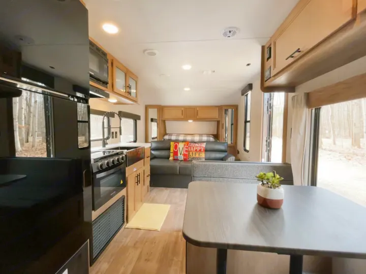 Bright rv rental interior featuring a full kitchen, dining area, and cozy bedroom setup. Perfect for your next adventure.. Cherokee MKSE22 2023