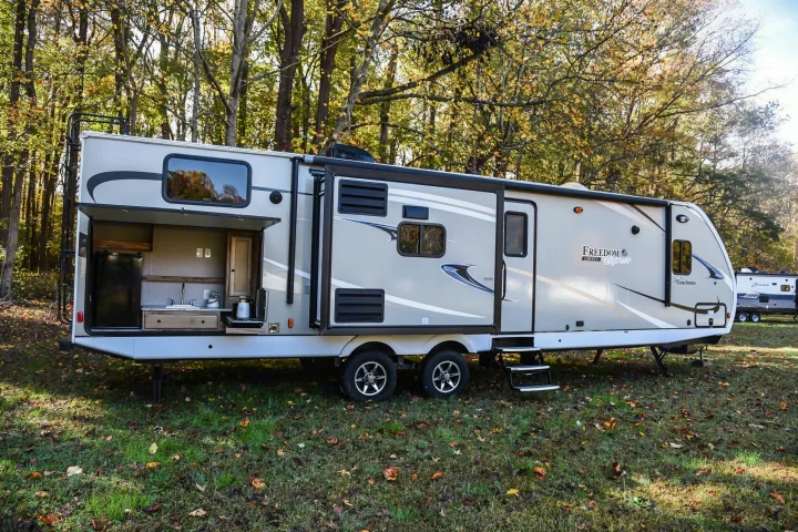 Spacious Coachmen Freedom Express RV rental with an outdoor kitchen, ready for your next nature adventure.. Coachmen Freedom Express 2018