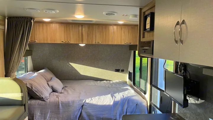 Main bed. Winnebago Micro Minnie 2021