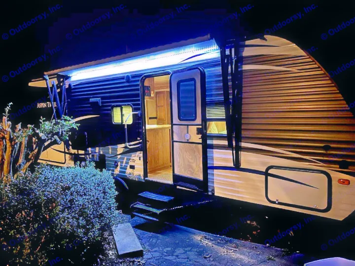 Exterior awning, lighting, grill and radio for enjoying outdoor time. Aspen Trail Aspen Trail Trailer 2018