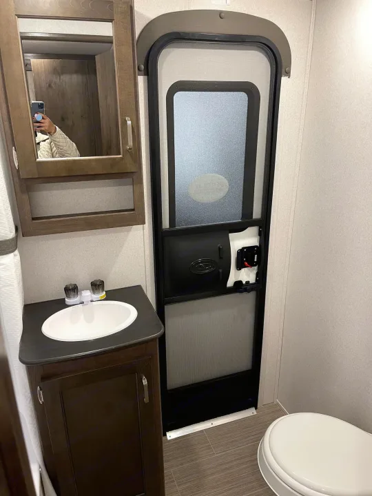 Bathroom with separate entrance. Keystone Passport 2021