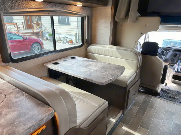 Thor Motor Coach Chateau 2022