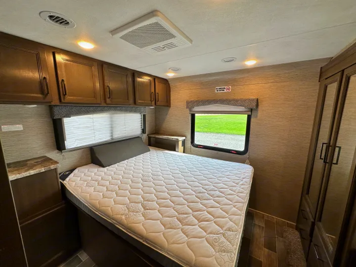 Thor Motor Coach Chateau 2022