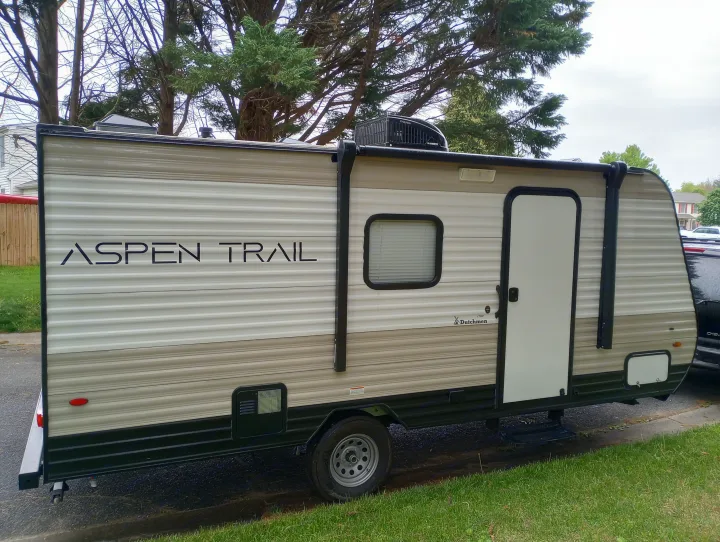 This Aspen Trail Dutchmen travel trailer is a great rv rental option.. Dutchmen 17BH 2021