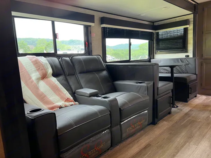 Cozy rv rental living space with plush recliners, built-in dinette, and bright windows. Your travel home awaits.. Jayco Jay Feather 2022
