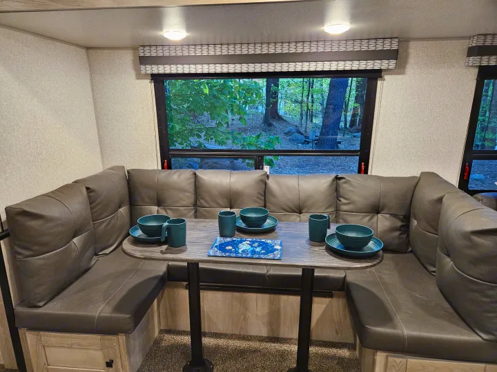 Cute Dining area incase weather gets in the way. . KZ CONNECT SE 2021
