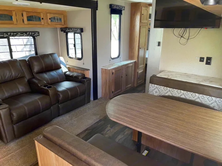 Coachmen Freedom Express 2019