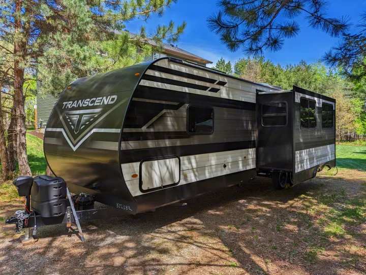 Modern Transcend travel trailer, an ideal RV rental for camping and outdoor recreation. Explore new destinations!. Grand Design Transcend Xplor 2022