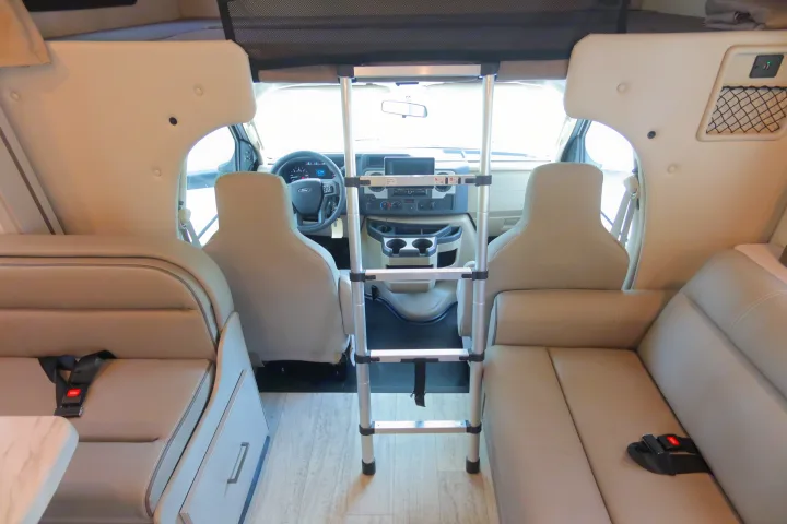 Thor Motor Coach Chateau 2024