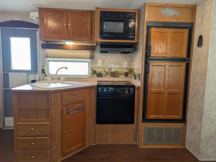 Kitchen. Keystone RV Springdale 2006