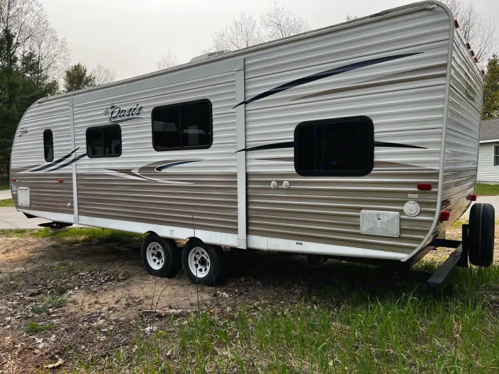 Spacious white and brown "Oasis" travel trailer. This dual-axle RV rental is ready for your next adventure.. Shasta Oasis 2016