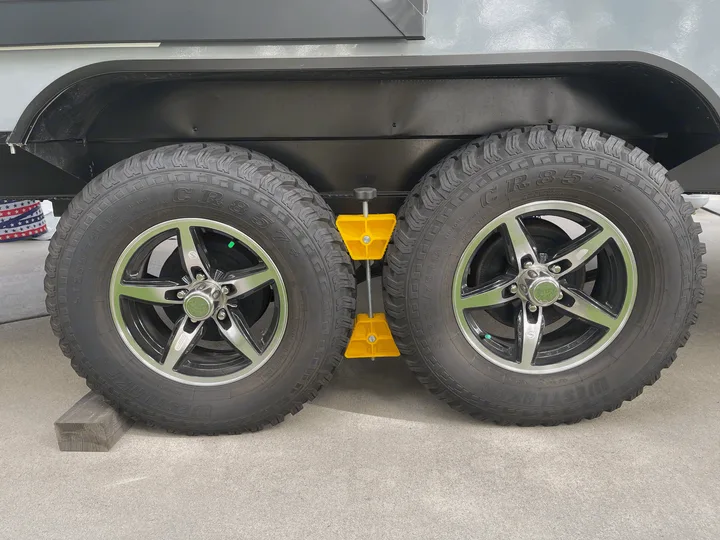 Wheel chocks. Coachmen Apex Nano 2021