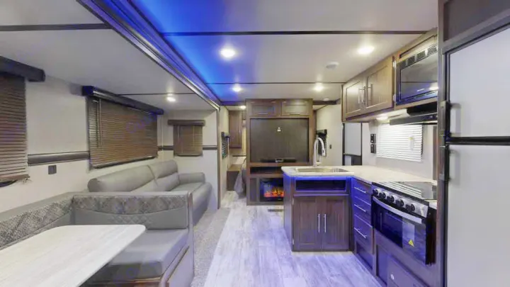 Crossroads RV Zinger 2019