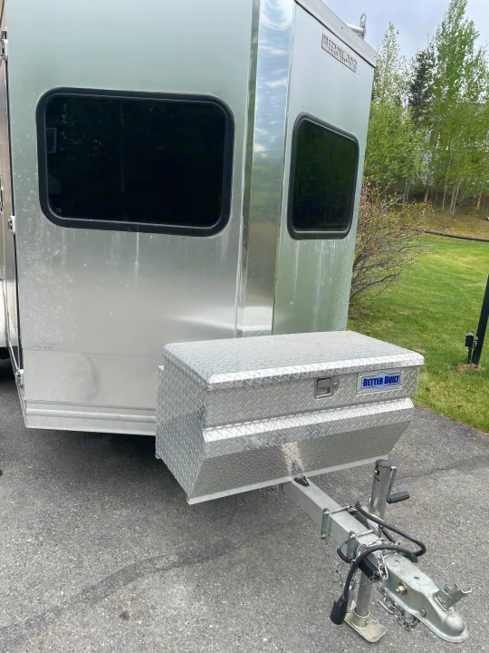 Aluminum RV rental trailer, featuring a diamond plate storage box on the front hitch.. Weeroll Silver cloud 2020