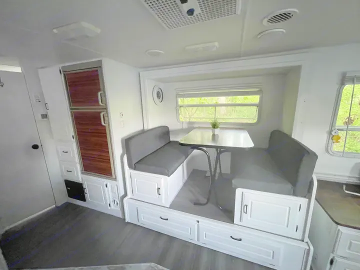 Coleman Caravan 2003