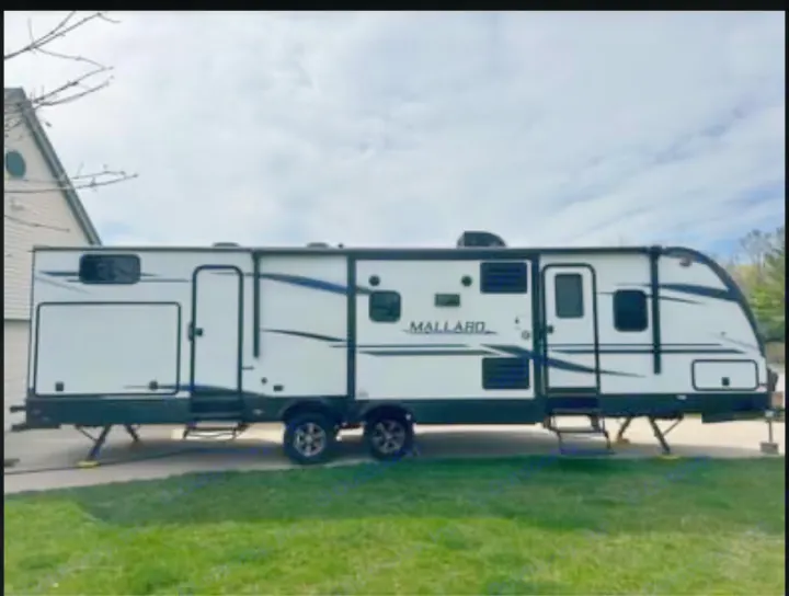 White Mallard travel trailer available for RV rental. Perfect for outdoor camping adventures.. Heartland RVs Mallard 2020