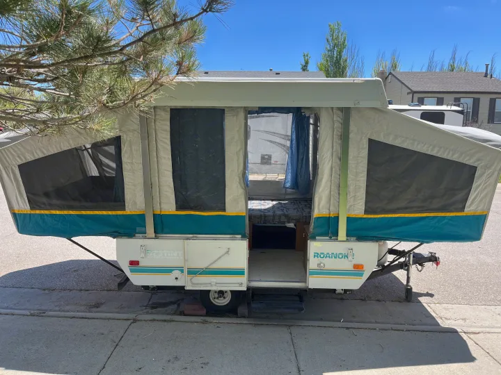 Set up camper . Coleman Destiny Roanoke 1994