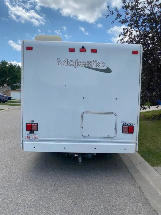 Rear view of a white Majestic RV rental, license plate CKB-8165 from Alberta. Perfect for your next road trip.. Thor Majestic 2018