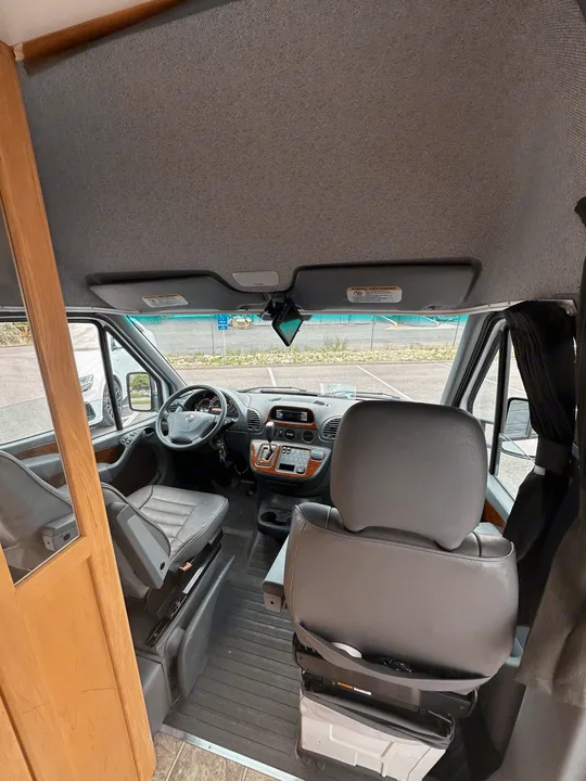 Sprinter van. Pleasure-Way Pleasure-Way Class B 2005