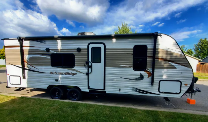 Autumn Ridge travel trailer, perfect for an RV rental, parked on a sunny day. Ready for your camping adventure!. Starcraft Autumn Ridge 2022