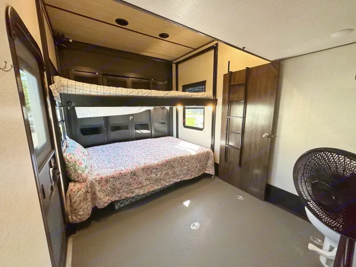 Photos | 2022 Dutchmen Voltage Triton 4172 Fifth-wheel in La Vista