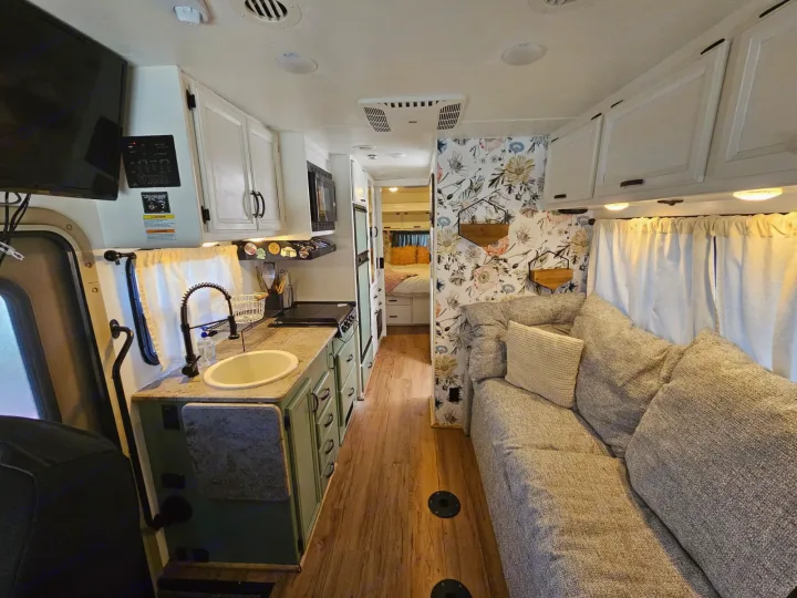 Photo of Lounge without Dining Table. Thor Axis 2017