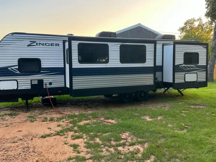 Crossroads RV Zinger 2020