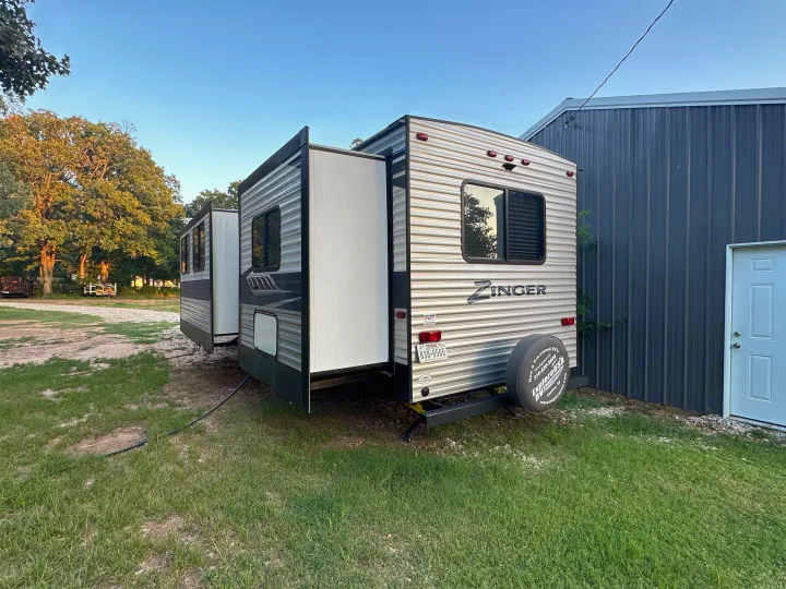 Crossroads RV Zinger 2020